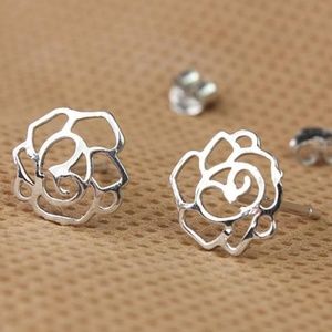 Stud Earring Flower Design Silver